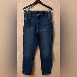 Truth & Theory Petites  Jeans(4(w32.5”) R12”)(I26”)